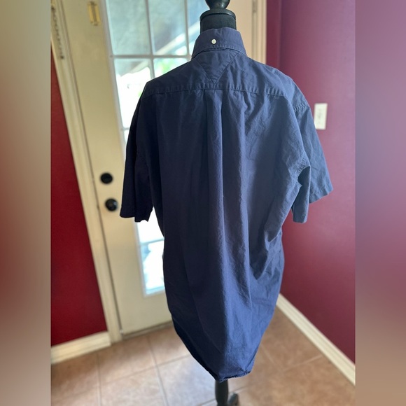 Tommy Hilfiger Men’s Shirt Large Navy Blue Button-Down Red Stripe 100% Cotton - Picture 2 of 10